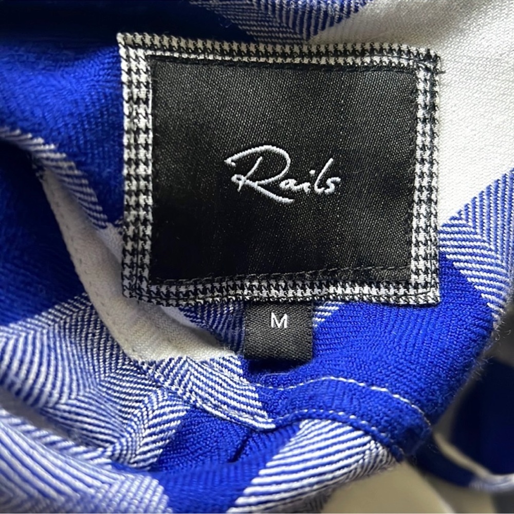 Rails Cropped Top - Picture 5 of 7